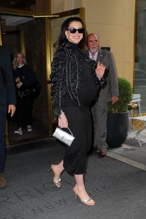 Anne Hathaway feet photo 19