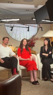Anne Hathaway feet photo 14