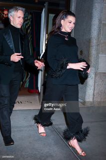 Anne Hathaway feet photo 10