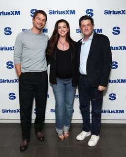 Anne Hathaway feet photo 6