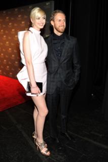 Anne Hathaway feet photo thumbnail
