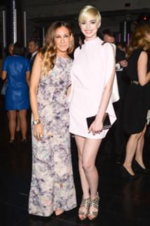 Anne Hathaway feet photo thumbnail