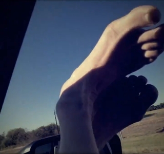 Anne Heche feet photo thumbnail