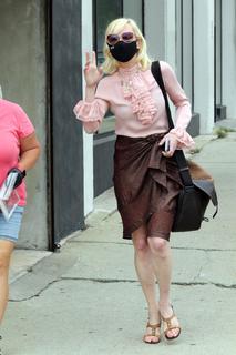 Anne Heche feet photo thumbnail