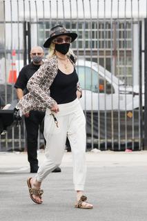 Anne Heche feet photo thumbnail