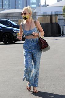 Anne Heche feet photo thumbnail