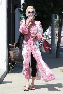 Anne Heche feet photo thumbnail