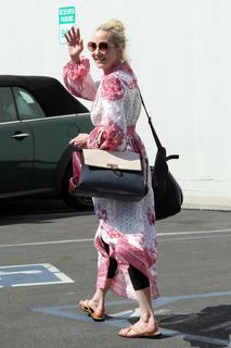 Anne Heche feet photo thumbnail