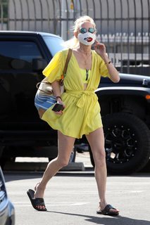 Anne Heche feet photo thumbnail