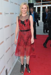 Anne Heche feet photo thumbnail