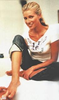 Anne Igartiburu feet photo 11