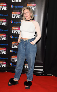Anne-Marie feet photo thumbnail