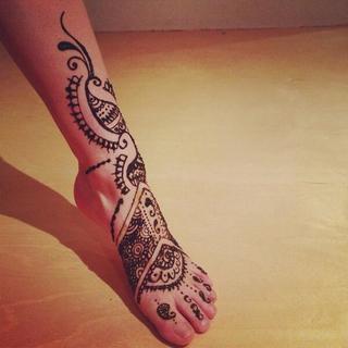 Anne-Marie feet photo thumbnail
