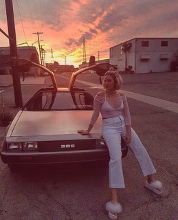 Anne-Marie feet photo thumbnail