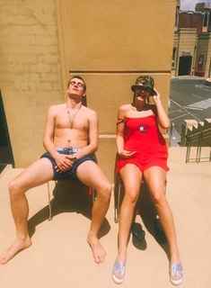 Anne-Marie feet photo thumbnail