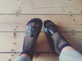 Anne-Marie feet photo thumbnail