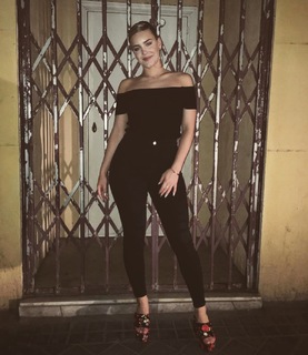 Anne-Marie feet photo thumbnail
