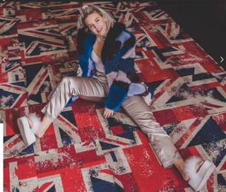 Anne-Marie feet photo thumbnail