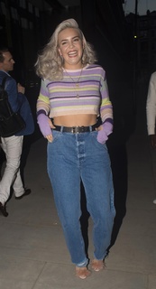 Anne-Marie feet photo thumbnail
