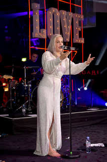 Anne-Marie feet photo thumbnail