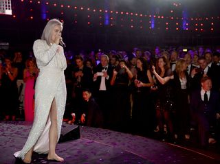 Anne-Marie feet photo thumbnail