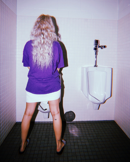 Anne-Marie feet photo thumbnail