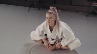 Anne-Marie feet photo thumbnail