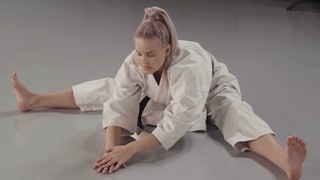 Anne-Marie feet photo thumbnail