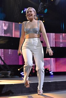 Anne-Marie feet photo thumbnail