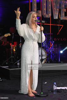 Anne-Marie feet photo thumbnail