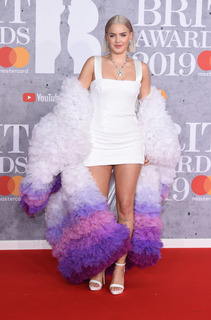 Anne-Marie feet photo thumbnail