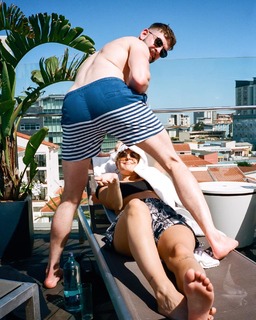 Anne-Marie feet photo thumbnail
