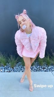 Anne-Marie feet photo thumbnail