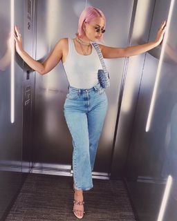 Anne-Marie feet photo thumbnail