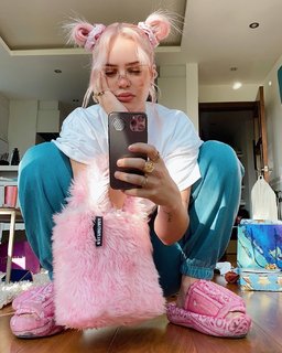 Anne-Marie feet photo thumbnail
