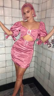 Anne-Marie feet photo thumbnail
