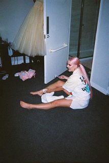 Anne-Marie feet photo thumbnail