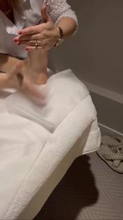 Anne-Marie feet photo thumbnail