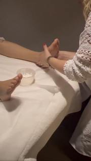 Anne-Marie feet photo thumbnail