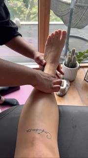 Anne-Marie feet photo thumbnail