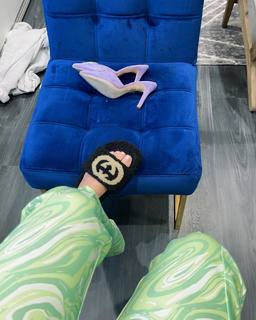 Anne-Marie feet photo thumbnail