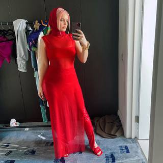 Anne-Marie feet photo thumbnail