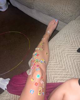 Anne-Marie feet photo thumbnail