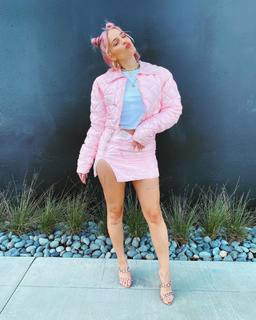 Anne-Marie feet photo thumbnail