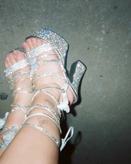 Anne-Marie feet photo thumbnail