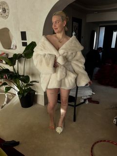 Anne-Marie feet photo 3