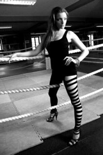 Anne Menden feet photo thumbnail