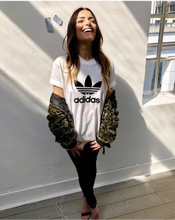 Anne Menden feet photo thumbnail