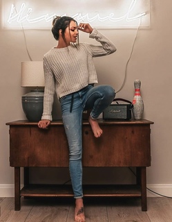 Anne Menden feet photo thumbnail