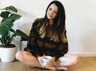 Anne Menden feet photo thumbnail